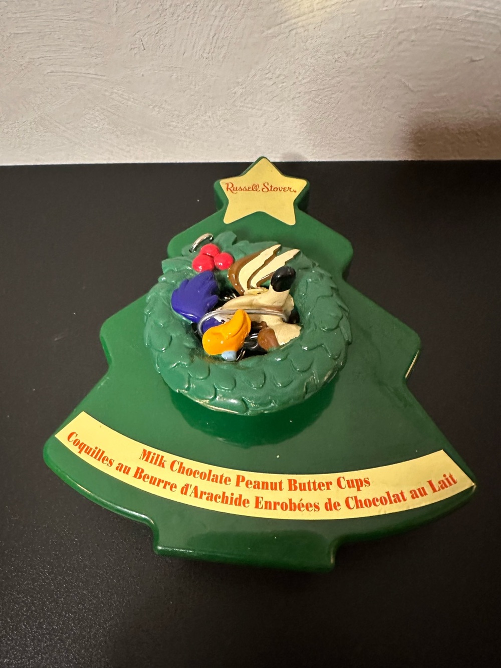 Vtg Looney Tunes Russell Stover Christmas Tree Box with Ornament Plastic Collect